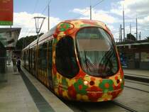 Wagen 2058 der Linie 2 in Montpellier an der Haltestelle Corum. 02.07.2007
