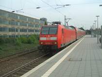 BR 146 020-3 mit RE 6 Minden-D�sseldorf bei der Ausfahrt aus
dem Bochumer Hbf. 