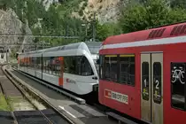 Noch stehen die SBB RABe 526 GTW ehemals RM, BLS mit dem alten und neuen Anstrich im Einsatz. Reuchenette-Péry, 1. Juli 2020.
Foto: Walter Ruetsch