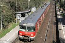 Elektrotriebwagen ET 420 886-4 der Linie S9 macht am 02.04.2005 in Bottrop-Boy kurzen Zwischenhalt, um dann mit Fahrtziel Wuppertal Hauptbahnhof weiterzufahren.