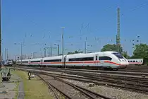 ICE 4 0812 017-3 fährt beim badischen Bahnhof ein. Die Aufnahme stammt vom 18.05.2020.