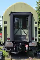 In diesem Wagen werden Übernachtungsmöglichkeiten angeboten, so gesehen Mitte Juni 2020 im Lokschuppen Pomerania Pasewalk.