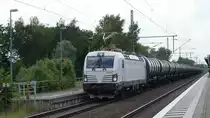 Vectron 193 583-2 ohne Logo des EVU  (bisher Alpha Trains jetzt Captrain Deutschland (ITL)) mit einem Zug Kesselwagen bei Durchfahrt durch Brandenburg (Havel) in Richtung Potsdam; 25.06.2020

