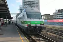 Am Abend des 09.07.2019 stand Sr2 3227 mit ihrer IC-Garnitur auf Gleis 2 im Bahnhof von Oulu und wartete darauf, ihren Zug in die Abstellung zu schieben. Zuvor kam sie als IC 919 aus Helsinki an.