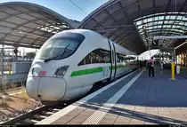 ICE-T statt IC2:
415 023-1 (Tz 1523  Hansestadt Greifswald ) als ICE 2900 von Leipzig Hbf nach Warnemünde, ersatzweise für IC 2238  Warnow  (Linie 56), steht in Halle(Saale)Hbf auf Gleis 9.
(Smartphone-Aufnahme)
[24.6.2020 | 8:04 Uhr]