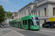Die BVB feiert im Jahre 2020 das 125 Jährige Jubiläum. Aus diesem Grund fährt der Be 6/8 Flexity 5006 geschmückt mit keinen Bildern von Personen unter dem Motto  Gross und Glay syt 125 Johr verbunde  auf dem ganzen Netz. Aufnahme vom 28.05.2020 am Steinenberg.