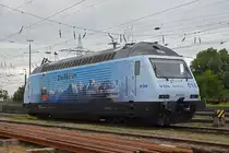 Re 465 016-4 steht auf einem Abstellgleis beim badischen Bahnhof. Die Aufnahme stammt vom 09.06.2020.