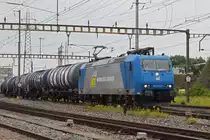 Lok 185 526-1 der WRS durchfährt den Bahnhof Pratteln. Die Aufnahme stammt vom 09.06.2020.