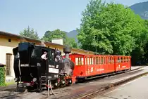 21. Juli 2002, Österreich, Schafbergbahn, Lok 999 202 steht mit ihrem Zug im Seebahnhof. In den Jahren 1992 bis 1996 erhielt die Österreichische Schafbergbahn zum Ersatz der aus den Jahren 1893 und 1894 stammenden Lokomotiven vier von SLM Winterthur gebaute Neubauloks (heute Z11 bis 14).