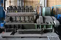 Ein Diesel-Generatorsatz mit Dieselmotor Bauart 6 NVD 24 von SKL, Baujahr 1961 war Mitte Juni 2020 im Lokschuppen Pomerania Pasewalk zu sehen.