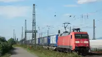 152 093 fährt am 04.07.2020 mit dem KT40009 (Taulov - Gallarate) durch Niederschopfheim gen Schweiz.