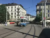 Linie 2 Wagennummer 2066 beim Opernhaus. Datum: 1. 7. 2020