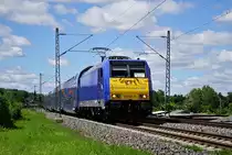 146 521-0 am 05.Juli 2020 als 12 Uhr IRE bei Tübingen- Lustnau in Richtung Stuttgart.
An die aktuelle Farbgebung und die veränderten Umläufe darf man sich noch gewöhnen.