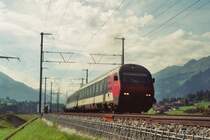 Ein IR Brig -Romanshorn f�hrt Steuerwagen voraus in Richtung Spiez.Bei Wengi im Oktober 2006.
