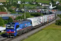 193 529  Neckar  unterwegs in Richtung Basel am Abend des 25.06.2020. Aufgenommen bei Zeihen AG (CH).