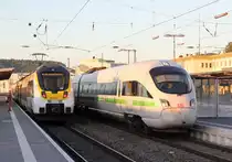 411 020 als ICE 1099 Berlin Hbf-Stuttgart Hbf am 30.06.2020 in Heilbronn Hbf. Daneben steht 442 603 als RE 10a nach Mannheim. 