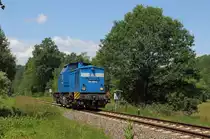 Am 27.06.2020 konnte die 204 009 der Press an einem alten Fernsprecher aufgenommen werden. Die Lok war unterwegs von Weischlitz zu einer Bahnbaustelle, wo sie einen Baukran wieder abholte. 