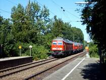 Am 15.07.07 konnte ich 233 486-0 mit einem 217-Doppelpack, sowie am Schlu� dieser Lz 233 586-7 in Poing (Oberbayern) ablichten. Es ist die �bliche Lok-�bergabe am Sonntag von M�hldorf nach M�nchen-Ost.
