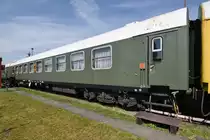 Ein Schlafwagen aus Reichsbahnzeiten stand Mitte Juni 2020 vor dem Lokschuppen Pomerania Pasewalk.