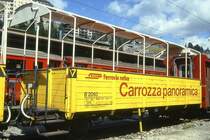 RhB - B� 2093 am 31.08.1993 in St.Moritz - 2. Klasse offener Aussichtswagen 2-achsig, 1 offenen Plattform - Baujahr 1908 �bernahme 18.06.1981- SIG/RhB - Gewicht 6,00t - Sitzpl�tze 36 - L�P 8,94m - zul�ssige Geschwindigkeit 60 km/h - �2=20.01.1992 - RhB - Logo in italienisch, mit Anschriftenfeld, mit Kennzeichnung an den Ecken - Griffstangen unten schwarz -  Lebenslauf: ex BB L 306 - 1929 M 410 - 1943 RhB M 7127 - 1969 Kkl 7127 - 18.06.1981 B� 2093.
