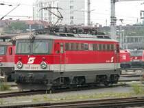 1142 694 am 9.7.2007 bei der Einfahrt in die Traktion Linz