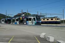 ASm STAR Be 4/8 114 mit dem Werbeanstrich der Baloise Bank SoBa.
Noch am Sonntag den 12. Juli 2020 fotografierte ich den einzigen Werbetriebwagen der ASm Flotte Langenthal in Oensingen neben der IRSI Re 421 387-2 im besten Licht.
Bereits zwei Tage später ist der Triebzug 114 am Dienstag den 14. Juli 2020 in Aarwangen bei einer Kollision mit einem Lastenzug sehr stark beschädigt worden. 
Foto: Walter Ruetsch 