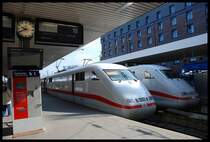 ICE 1 Von Links Nach Rechts Stehen Zur Abfahrt Nach Z�rich HB Und M�nchen-Hbf Bereit.21.07.07
