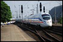 ICE T Kommend Von Berlin-S�dkreuz F�hrt In Den Bahnhof Hamburg-Altona Ein.Links Sieht Man Die NOB Die Nach Westerland(Sylt)F�hrt.21.07.07