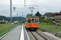ALTES BIPPERLISI 
nach wie vor unentbehrlich.
Wegen dem verunfallten und sehr stark beschädigten SOBA-STAR Be 4/8 114 musste kurzfristig für den Betrieb auf der kurzen Zweigstrecke Langenthal-St. Urban Ziegelei der Be 4/4 103, ehemals SZB, BTI einspringen. Wegen grossen mehreren Baustellen an der Strecke Solothurn-Niederbipp mit Bahnersatz wurden die Fahrzeuge unüblich stationiert. Das Schwesterfahrzeug, der Be 4/4 104 wurde aus diesem Grund im Depot Wiedlisbach als eiserne Reserve abgestellt. Am 15. Juli 2020 pendelte dadurch der Oldtimer mit Baujahr 1970 als Solotriebwagen zwischen Langenthal und St. Urban hin und her. Die Aufnahmen entstanden in Langenthal und bei Schmitten.
Foto: Walter Ruetsch 