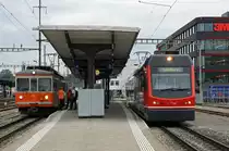 ALTES BIPPERLISI 
nach wie vor unentbehrlich.
Wegen dem verunfallten und sehr stark beschädigten SOBA-STAR Be 4/8 114 musste kurzfristig für den Betrieb auf der kurzen Zweigstrecke Langenthal-St. Urban Ziegelei der Be 4/4 103, ehemals SZB, BTI einspringen. Wegen grossen mehreren Baustellen an der Strecke Solothurn-Niederbipp mit Bahnersatz wurden die Fahrzeuge unüblich stationiert. Das Schwesterfahrzeug, der Be 4/4 104 wurde aus diesem Grund im Depot Wiedlisbach als eiserne Reserve abgestellt. Am 15. Juli 2020 pendelte dadurch der Oldtimer mit Baujahr 1970 als Solotriebwagen zwischen Langenthal und St. Urban hin und her. Die Aufnahmen entstanden in Langenthal und bei Schmitten.
Foto: Walter Ruetsch 