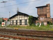 Hier ist der alte Rundschuppen vom Bw Schwerin zusehen mit dem ehemaligen Wasserturm. 20.07.2007