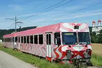 ALTES BIPPERLISI NACH WIE VOR UNENTBEHRLICH.
Wegen dem verunfallten und sehr stark beschädigten SOBA-STAR Be 4/8 114 musste kurzfristig für den Betrieb auf der kurzen Zweigstrecke Langenthal-St. Urban Ziegelei der Be 4/4 103, ehemals SZB, BTI einspringen. Wegen grossen und mehreren Baustellen an der Strecke Solothurn-Niederbipp mit Bahnersatz wurden die Fahrzeuge unüblich stationiert. Das Schwesterfahrzeug, der Be 4/4 104 wurde aus diesem Grund im Depot Wiedlisbach als eiserne Reserve abgestellt. Ab dem 14. Juli 2020 pendelt dadurch der Oldtimer mit Baujahr 1970 als Solotriebwagen zwischen Langenthal und St. Urban hin und her.
Infolge Überforderung, er ist schliesslich nicht mehr der Jüngste, musste am 18. Juli 2020 der Be 4/4 103 kurzfristig durch den im November 2013 von der Frauenfeld-Wil-Bahn/FWB übernommenen Pendelzug Bt 12 und Be 4/4 14 ausgewechselt werden. 
Foto: Walter Ruetsch 