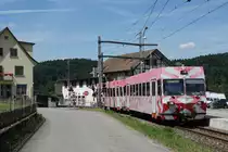 ALTES BIPPERLISI NACH WIE VOR UNENTBEHRLICH.
Wegen dem verunfallten und sehr stark beschädigten SOBA-STAR Be 4/8 114 musste kurzfristig für den Betrieb auf der kurzen Zweigstrecke Langenthal-St. Urban Ziegelei der Be 4/4 103, ehemals SZB, BTI einspringen. Wegen grossen und mehreren Baustellen an der Strecke Solothurn-Niederbipp mit Bahnersatz wurden die Fahrzeuge unüblich stationiert. Das Schwesterfahrzeug, der Be 4/4 104 wurde aus diesem Grund im Depot Wiedlisbach als eiserne Reserve abgestellt. Ab dem 14. Juli 2020 pendelt dadurch der Oldtimer mit Baujahr 1970 als Solotriebwagen zwischen Langenthal und St. Urban hin und her.
Infolge Überforderung, er ist schliesslich nicht mehr der Jüngste, musste am 18. Juli 2020 der Be 4/4 103 kurzfristig durch den im November 2013 von der Frauenfeld-Wil-Bahn/FWB übernommenen Pendelzug Bt 12 und Be 4/4 14 ausgewechselt werden. 
Foto: Walter Ruetsch 