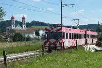 ALTES BIPPERLISI NACH WIE VOR UNENTBEHRLICH.
Wegen dem verunfallten und sehr stark beschädigten SOBA-STAR Be 4/8 114 musste kurzfristig für den Betrieb auf der kurzen Zweigstrecke Langenthal-St. Urban Ziegelei der Be 4/4 103, ehemals SZB, BTI einspringen. Wegen grossen und mehreren Baustellen an der Strecke Solothurn-Niederbipp mit Bahnersatz wurden die Fahrzeuge unüblich stationiert. Das Schwesterfahrzeug, der Be 4/4 104 wurde aus diesem Grund im Depot Wiedlisbach als eiserne Reserve abgestellt. Ab dem 14. Juli 2020 pendelt dadurch der Oldtimer mit Baujahr 1970 als Solotriebwagen zwischen Langenthal und St. Urban hin und her.
Infolge Überforderung, er ist schliesslich nicht mehr der Jüngste, musste am 18. Juli 2020 der Be 4/4 103 kurzfristig durch den im November 2013 von der Frauenfeld-Wil-Bahn/FWB übernommenen Pendelzug Bt 12 und Be 4/4 14 ausgewechselt werden. 
Foto: Walter Ruetsch 