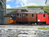 JB - Zahnrad E - Lok He 2/2 8  Abgestellet vor der JB Werkst�tte beim Bahnhof Eigergletscher am 16.06.2007