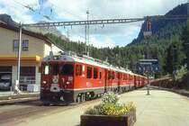 RhB Regionalzug 464 von Tirano nach St.Moritz am 04.09.1996 Einfahrt Pontresina mit Triebwagen ABe 4/4 III 52 - ABe 4/4 III 56 - B 2252 - B 2314 - B 2456 - B 2312 - AB 1541 - BD 2473
