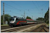 1016 035 war mit dem OEC 162 „Transalpin“ von Wien West nach Basel in der Schweiz unterwegs. Hier bei der Durchfahrt in Brixlegg am 16.7.07.