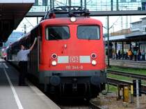 110 344 mit RE nach M�nchen Hbf am 30.06.2007 kurz vor der Abfahrt aus Regensburg Hbf.