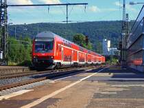 Am 18.06.07 fuhr eine Doppelstockwagen-Garnitur, geschoben von einer 146er auf Gleis 2 des Aalener Bahnhofs ein.