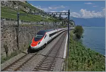 Immerhin, als Nachschuss klappte es dann doch: Der SBB RABe 503 011-3 (UIC 93 85 1 503 011-3) als EC 39 auf dem Weg von Genève nach Milano Centrale bei St-Saphorin.

23. Juli 2020