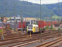 ER 20-004 stand am 18.06.07 mit einem leeren G�terzug auf Gleis 7 des Aalener Bahnhofs.