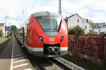 Der Triebwagen 1440 230/730 auf dem RE 8 (Mönchengladbach - Köln - Koblenz) beim Halt in Niederdollendorf in Richtung Koblenz.

Niederdollendorf
26.07.2020