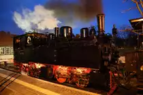 Angekommen! 99 5901 ist mit ihrem IG HSB-Sonderzug am Abend des 24.07.2017 in den Bahnhof Wernigerode eingelaufen, wo der erste Tag der Drei-Tages-Veranstaltung endet. Nun schnell noch auf ein deftiges Abendessen in`s  Löwenbräu  und dann ab ins Hotel zum Matratzenhorchdienst, denn am nächsten Morgen steht bereits die nächste Fahrt, dann mit 99 7237 und PmG nach Hasselfelde, an!