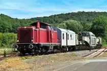 Güterverkehr auf der Illtalbahn (Primstalbahn Strecke 3274 Wemmetsweiler - Lebach - Nonnweiler) ist gaaanz selten. Drei Trafotransporte der Firma Amprion sind angesetzt, am 27.07.2020 kam der zweite Transport nach Eppelborn. Von dort geht es per Tieflader bis zum Umspannwerk bei Uchtelfangen. V 100 2091 der Vulkaneifelbahn (212 091) hatte die Aufgabe den Trafo ins Saarland zu befördern.