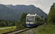 Am 21.07.2020 ist der BOB-VT 106 bei Neuhaus auf dem Weg nach Bayrischzell