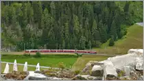 R1352 nach Scuol-Tarasp mit Ge 4/4 II 618  Bergün/Bravuogn  beobachtet von der Fortezza Rohan in Susch. (19.07.2020)