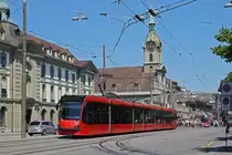 Be 6/8 Combino 764, auf der Linie 6, fährt zur Haltestelle Hischengraben. Die Aufnahme stammt vom 24.06.2020.