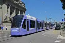 Be 6/8 Combino 651 mit der Werbung für die Bank Valiant, auf der Linie 9, fährt Richtung Kornhausbrücke. Die Aufnahme stammt vom 24.06.2020.