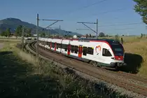 R Olten-Biel mit dem RABe 521 016 bei Niederbipp am 27. Juli 2020.
Nebst dem Taufnahme  SISSACH  gilt auch dem neune Logo ?? eine besondere Beachtung. Einst war es noch ein grosser grüner  R .
Foto: Walter Ruetsch