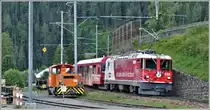 RE1354 mit Ge 4/4 II 633  Zuoz  nach Landquart trifft in Susch ein. (19.07.2020)